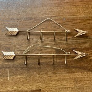 Set of 2 boho hanger arrows